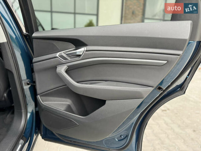 Синий Ауди E-Tron, объемом двигателя 0 л и пробегом 96 тыс. км за 25999 $, фото 55 на Automoto.ua