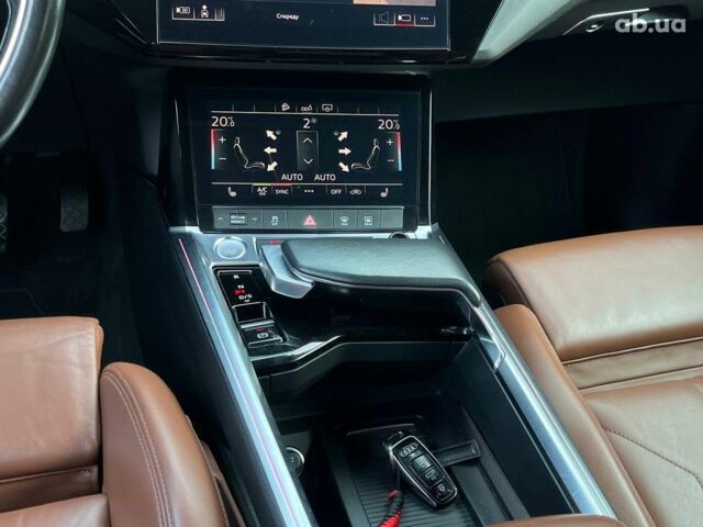 Синий Ауди E-Tron, объемом двигателя 0 л и пробегом 94 тыс. км за 35790 $, фото 41 на Automoto.ua