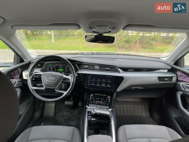 Синий Ауди E-Tron, объемом двигателя 0 л и пробегом 142 тыс. км за 26500 $, фото 45 на Automoto.ua