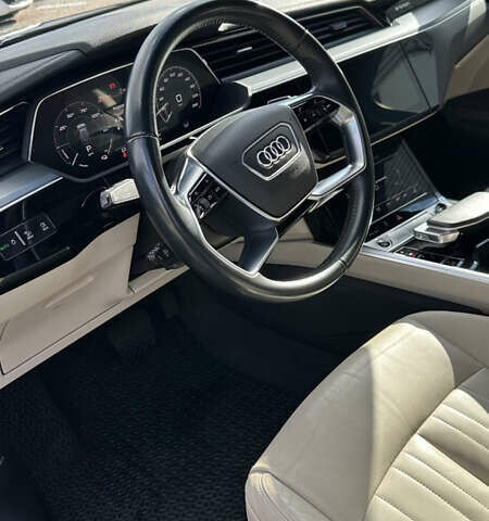 Ауді E-Tron 2020 у Володимир-Волинський на Automoto.ua Синій Ауді E-Tron, об'ємом двигуна 0 л та пробігом 220 тис. км за 25000 $, фото 3 на Automoto.ua
