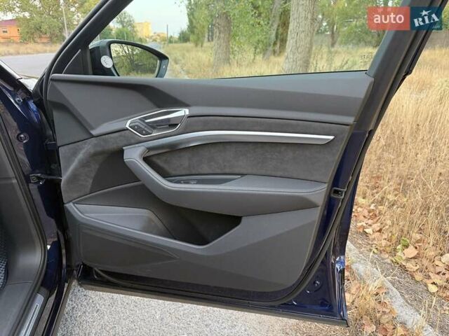 Синий Ауди E-Tron, объемом двигателя 0 л и пробегом 53 тыс. км за 33700 $, фото 48 на Automoto.ua