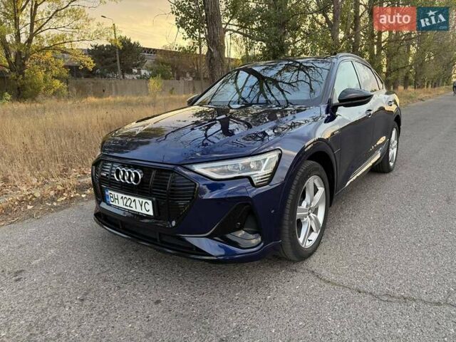 Синий Ауди E-Tron, объемом двигателя 0 л и пробегом 53 тыс. км за 33700 $, фото 2 на Automoto.ua