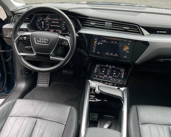 Синий Ауди E-Tron, объемом двигателя 0 л и пробегом 111 тыс. км за 26200 $, фото 28 на Automoto.ua