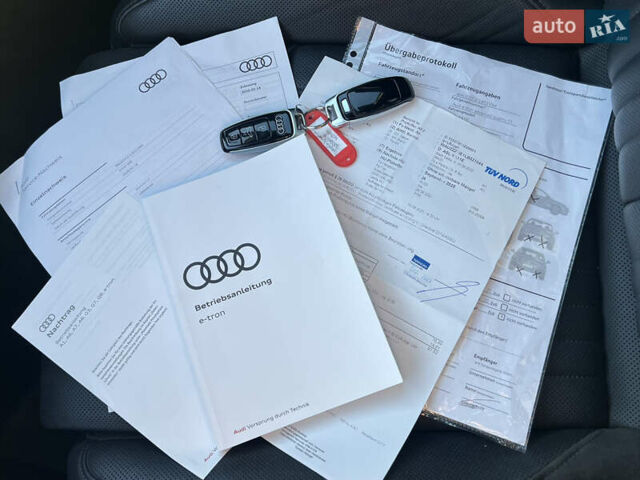 Синий Ауди E-Tron, объемом двигателя 0 л и пробегом 40 тыс. км за 36514 $, фото 113 на Automoto.ua
