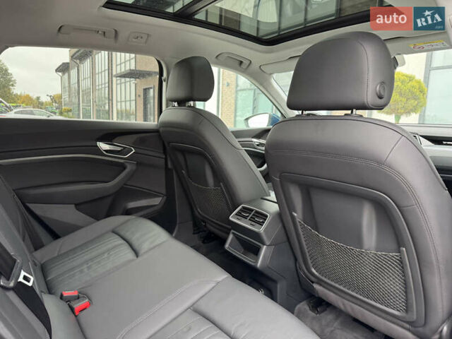 Синий Ауди E-Tron, объемом двигателя 0 л и пробегом 96 тыс. км за 25999 $, фото 56 на Automoto.ua