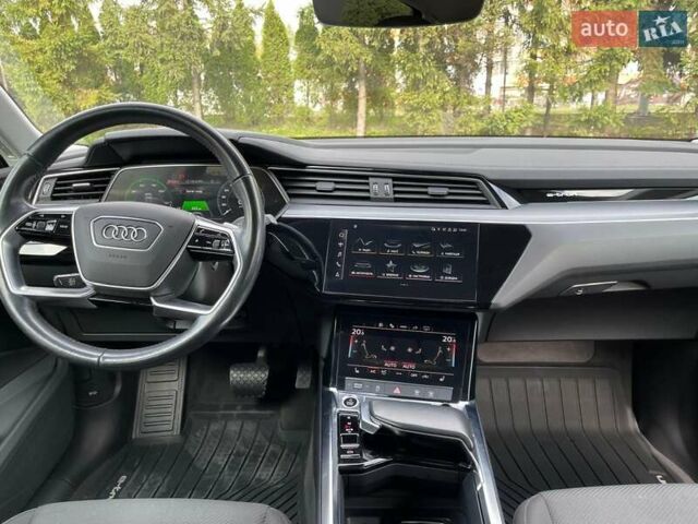 Синий Ауди E-Tron, объемом двигателя 0 л и пробегом 142 тыс. км за 26500 $, фото 46 на Automoto.ua