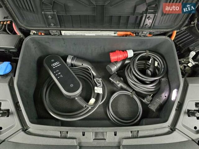 Синий Ауди E-Tron, объемом двигателя 0 л и пробегом 43 тыс. км за 39500 $, фото 81 на Automoto.ua