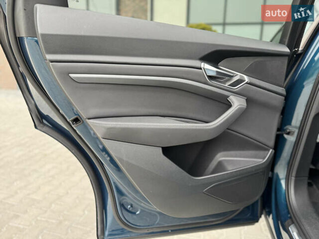 Синий Ауди E-Tron, объемом двигателя 0 л и пробегом 96 тыс. км за 25999 $, фото 59 на Automoto.ua