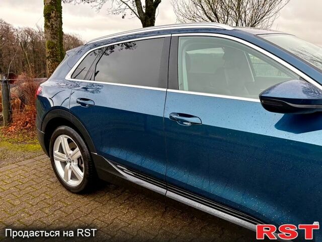 Синій Ауді E-Tron, об'ємом двигуна 0.41 л та пробігом 83 тис. км за 33480 $, фото 4 на Automoto.ua