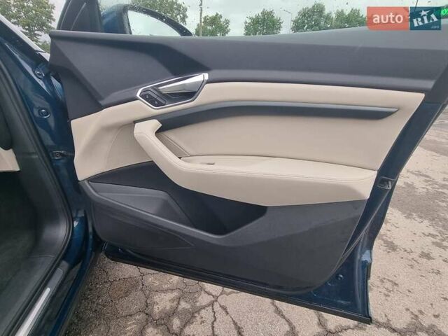 Синий Ауди E-Tron, объемом двигателя 0 л и пробегом 102 тыс. км за 29850 $, фото 21 на Automoto.ua