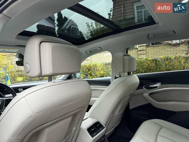 Синий Ауди E-Tron, объемом двигателя 0 л и пробегом 104 тыс. км за 33490 $, фото 33 на Automoto.ua