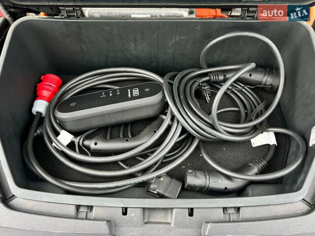 Синий Ауди E-Tron, объемом двигателя 0 л и пробегом 40 тыс. км за 36514 $, фото 114 на Automoto.ua