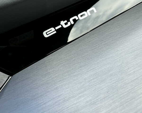 Синій Ауді E-Tron, об'ємом двигуна 0 л та пробігом 68 тис. км за 35500 $, фото 13 на Automoto.ua
