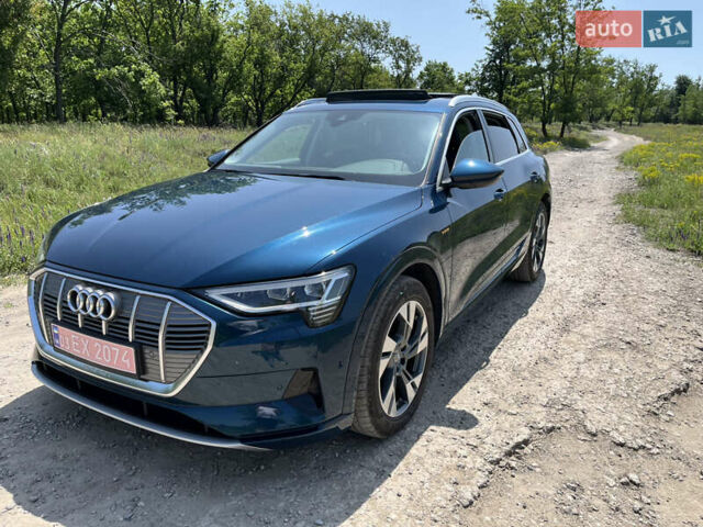 Синий Ауди E-Tron, объемом двигателя 0 л и пробегом 126 тыс. км за 25900 $, фото 132 на Automoto.ua