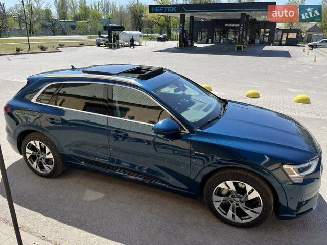 Синий Ауди E-Tron, объемом двигателя 0 л и пробегом 126 тыс. км за 25900 $, фото 52 на Automoto.ua