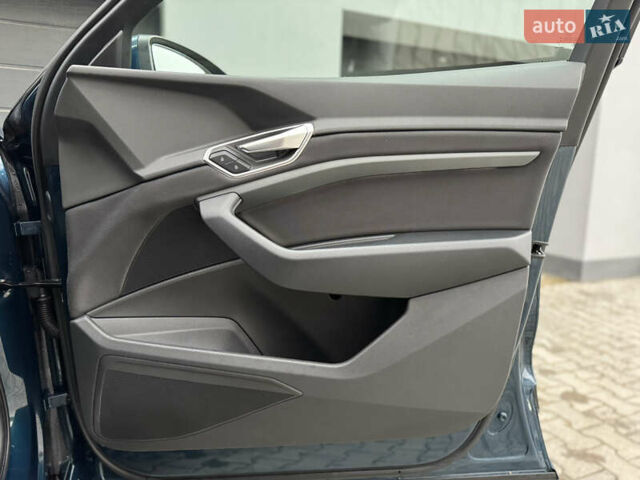 Синій Ауді E-Tron, об'ємом двигуна 0 л та пробігом 140 тис. км за 20900 $, фото 39 на Automoto.ua