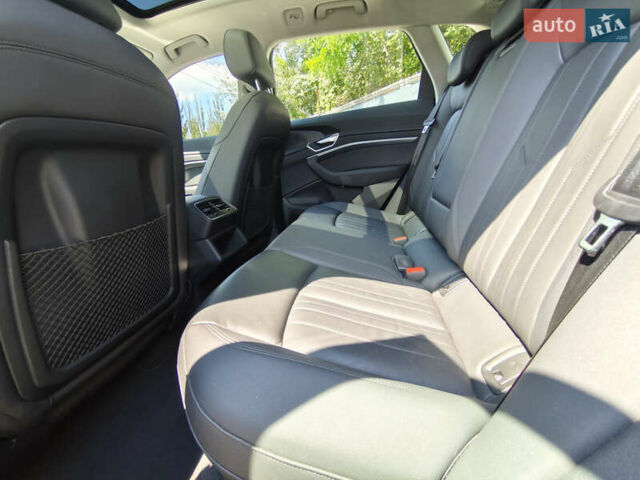 Ауди E-Tron 2020 в Киеве на Automoto.ua Синий Ауди E-Tron, объемом двигателя 0 л и пробегом 154 тыс. км за 29800 $, фото 14 на Automoto.ua