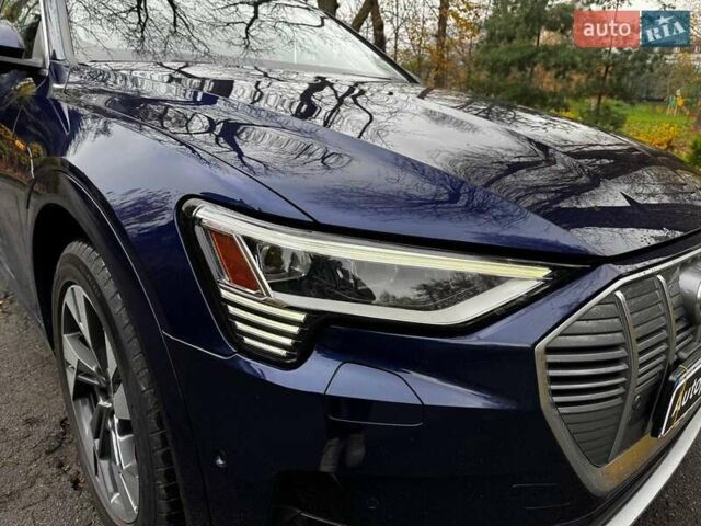 Синий Ауди E-Tron, объемом двигателя 0 л и пробегом 104 тыс. км за 33490 $, фото 1 на Automoto.ua