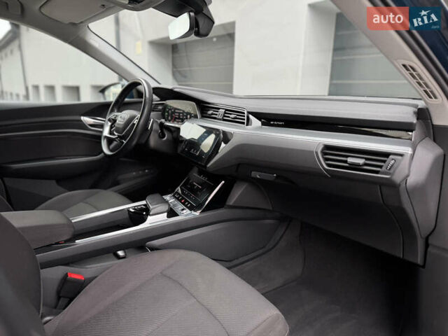 Синій Ауді E-Tron, об'ємом двигуна 0 л та пробігом 140 тис. км за 20900 $, фото 40 на Automoto.ua