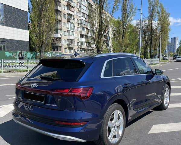 Синий Ауди E-Tron, объемом двигателя 0 л и пробегом 50 тыс. км за 29500 $, фото 2 на Automoto.ua