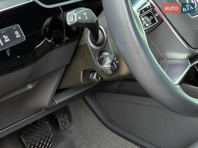 Синий Ауди E-Tron, объемом двигателя 0 л и пробегом 43 тыс. км за 39500 $, фото 27 на Automoto.ua