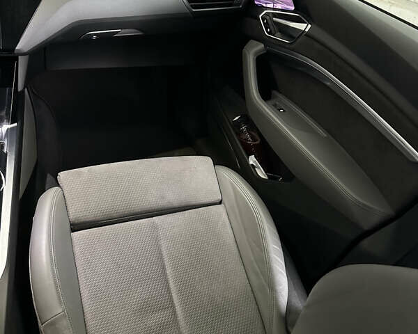 Синій Ауді E-Tron, об'ємом двигуна 0 л та пробігом 68 тис. км за 35500 $, фото 26 на Automoto.ua