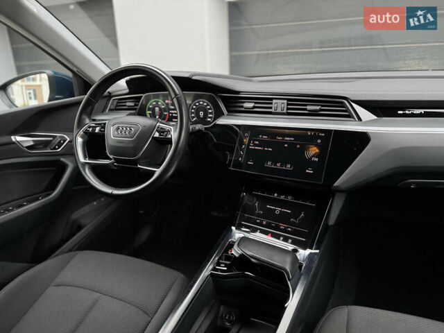 Синій Ауді E-Tron, об'ємом двигуна 0 л та пробігом 140 тис. км за 20900 $, фото 30 на Automoto.ua