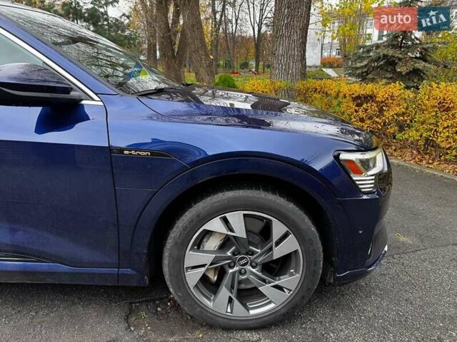 Синий Ауди E-Tron, объемом двигателя 0 л и пробегом 104 тыс. км за 33490 $, фото 5 на Automoto.ua