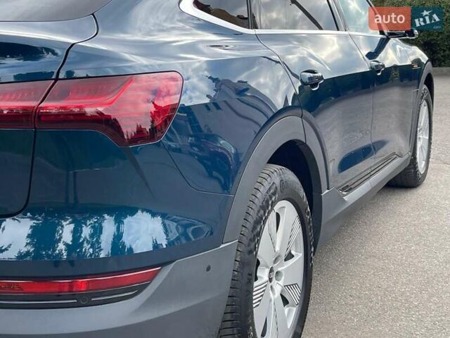 Синий Ауди E-Tron, объемом двигателя 0 л и пробегом 142 тыс. км за 26500 $, фото 8 на Automoto.ua