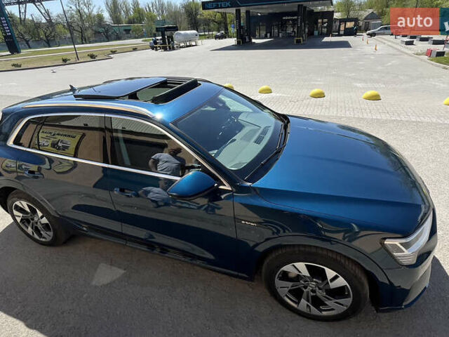 Синий Ауди E-Tron, объемом двигателя 0 л и пробегом 126 тыс. км за 25900 $, фото 69 на Automoto.ua