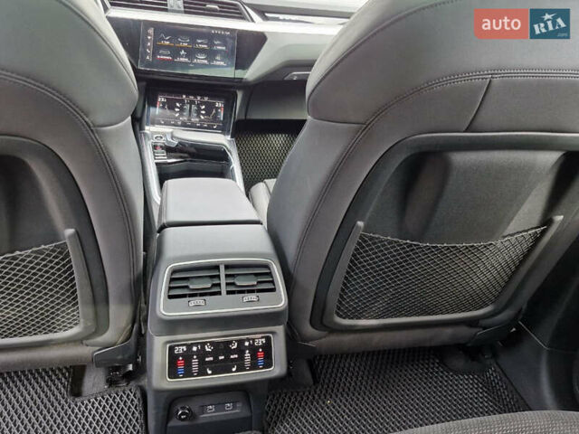 Синий Ауди E-Tron, объемом двигателя 0 л и пробегом 5 тыс. км за 58900 $, фото 19 на Automoto.ua