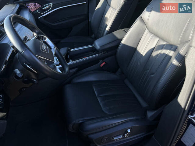 Синий Ауди E-Tron, объемом двигателя 0 л и пробегом 40 тыс. км за 36514 $, фото 32 на Automoto.ua