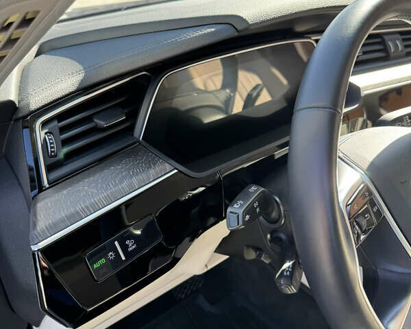 Синий Ауди E-Tron, объемом двигателя 0 л и пробегом 46 тыс. км за 35900 $, фото 18 на Automoto.ua