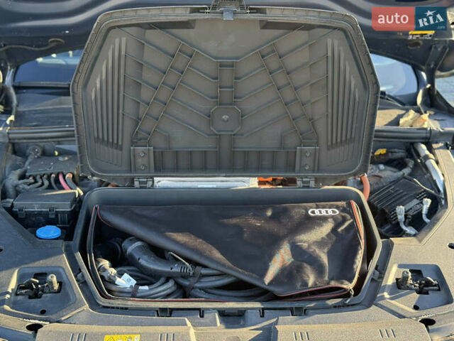 Синий Ауди E-Tron, объемом двигателя 0 л и пробегом 98 тыс. км за 30990 $, фото 40 на Automoto.ua