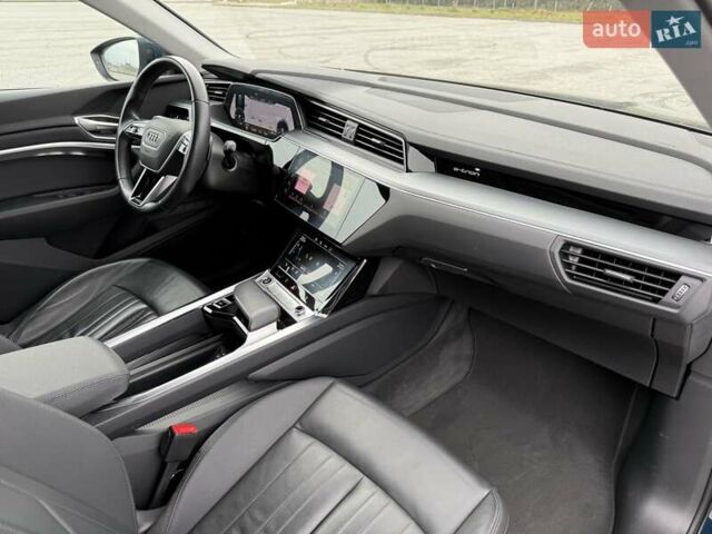 Синий Ауди E-Tron, объемом двигателя 0 л и пробегом 69 тыс. км за 33300 $, фото 37 на Automoto.ua