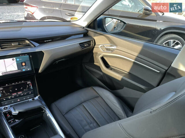 Синий Ауди E-Tron, объемом двигателя 0 л и пробегом 59 тыс. км за 34500 $, фото 41 на Automoto.ua