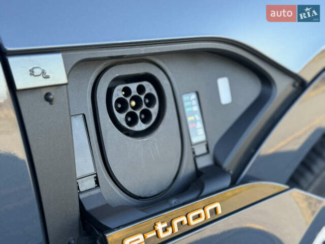 Синий Ауди E-Tron, объемом двигателя 0 л и пробегом 98 тыс. км за 30990 $, фото 21 на Automoto.ua