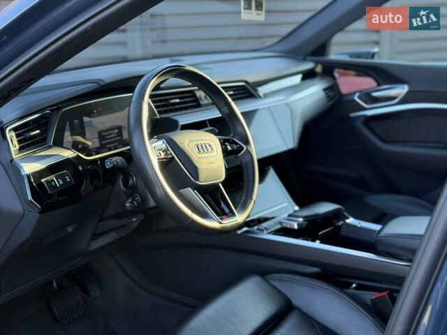 Синий Ауди E-Tron, объемом двигателя 0 л и пробегом 98 тыс. км за 30990 $, фото 30 на Automoto.ua