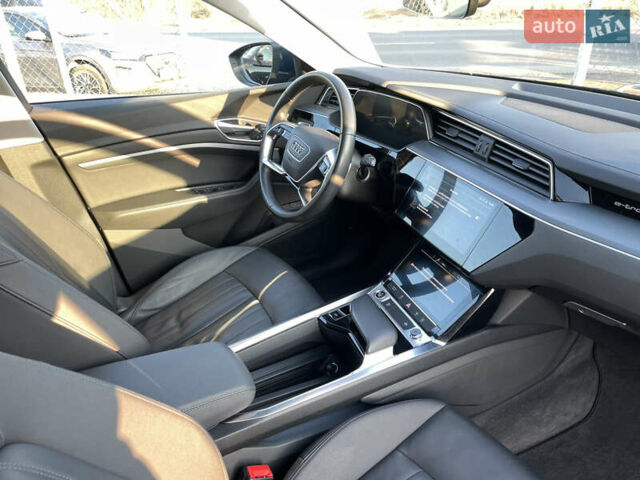 Синий Ауди E-Tron, объемом двигателя 0 л и пробегом 59 тыс. км за 34500 $, фото 67 на Automoto.ua