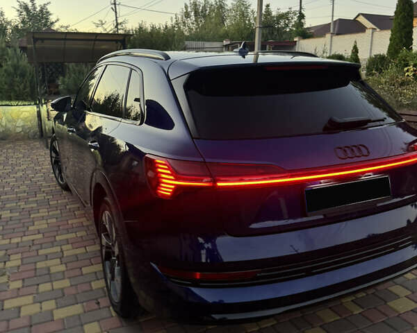 Синий Ауди E-Tron, объемом двигателя 0 л и пробегом 58 тыс. км за 40500 $, фото 17 на Automoto.ua