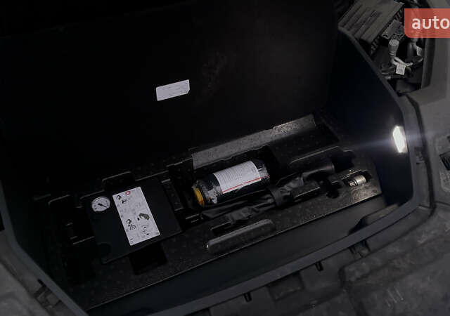 Синій Ауді E-Tron, об'ємом двигуна 0 л та пробігом 75 тис. км за 35900 $, фото 92 на Automoto.ua