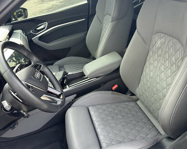 Синий Ауди E-Tron, объемом двигателя 0 л и пробегом 52 тыс. км за 47997 $, фото 18 на Automoto.ua