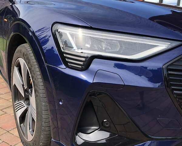 Синий Ауди E-Tron, объемом двигателя 0 л и пробегом 59 тыс. км за 45800 $, фото 28 на Automoto.ua
