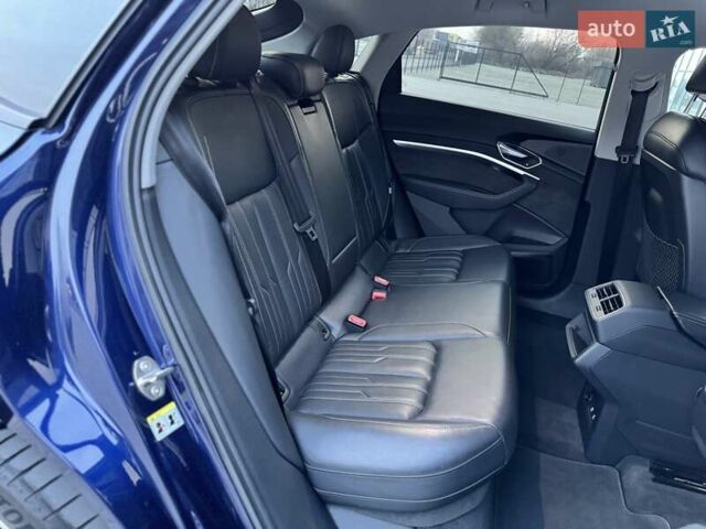Синий Ауди E-Tron, объемом двигателя 0 л и пробегом 52 тыс. км за 37500 $, фото 96 на Automoto.ua