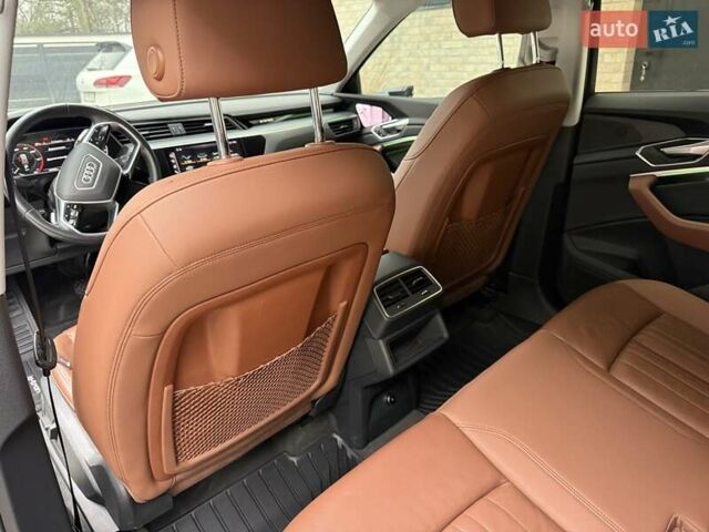 Синій Ауді E-Tron, об'ємом двигуна 0 л та пробігом 92 тис. км за 37400 $, фото 9 на Automoto.ua