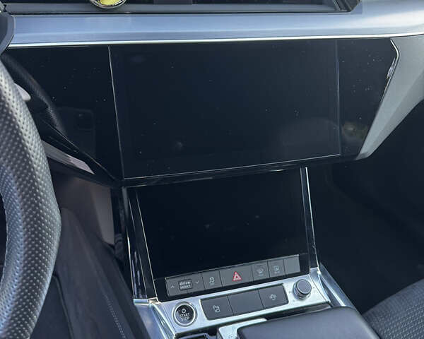 Синий Ауди E-Tron, объемом двигателя 0 л и пробегом 60 тыс. км за 42500 $, фото 11 на Automoto.ua