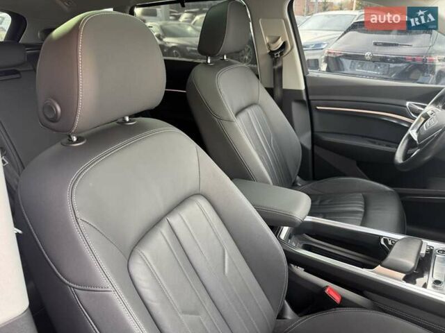 Синий Ауди E-Tron, объемом двигателя 0 л и пробегом 88 тыс. км за 36000 $, фото 25 на Automoto.ua