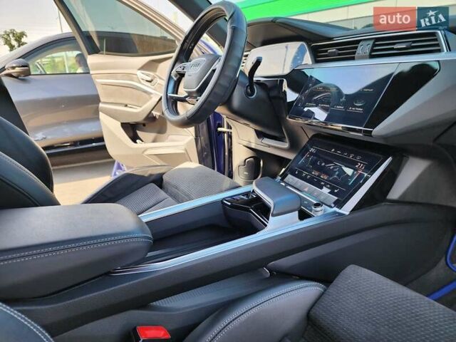 Синий Ауди E-Tron, объемом двигателя 0 л и пробегом 69 тыс. км за 38000 $, фото 63 на Automoto.ua