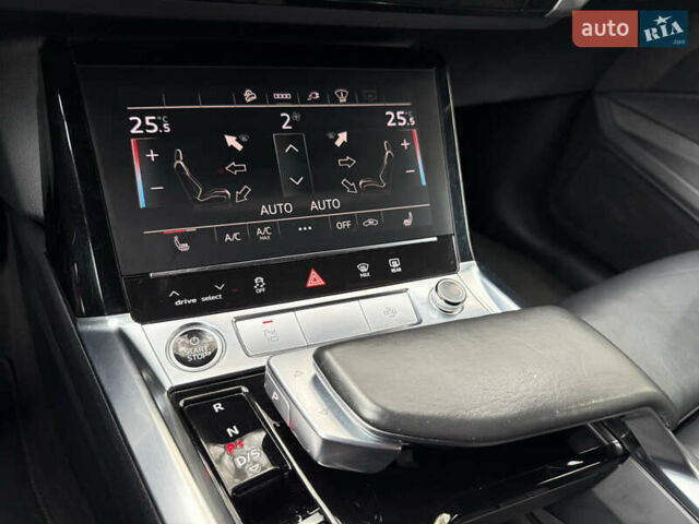 Ауді E-Tron 2021 у Львові на Automoto.ua Синій Ауді E-Tron, об'ємом двигуна 0 л та пробігом 98 тис. км за 31700 $, фото 37 на Automoto.ua