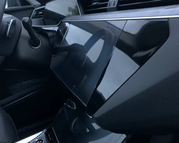 Синий Ауди E-Tron, объемом двигателя 0 л и пробегом 54 тыс. км за 32800 $, фото 50 на Automoto.ua